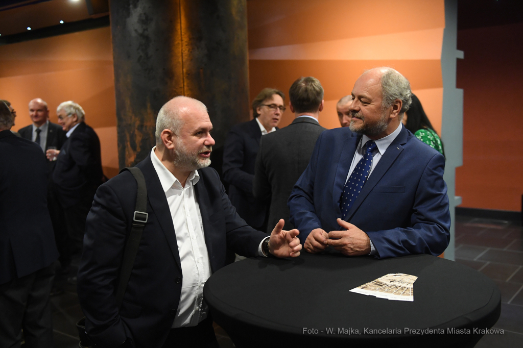 5858jpg.jpg-Spotkanie z nowo mianowanymi profesorami  Autor: W. Majka