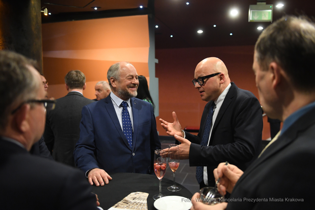 6363jpg.jpg-Spotkanie z nowo mianowanymi profesorami  Autor: W. Majka