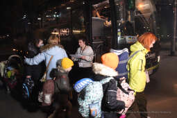 022jpg.jpg-Wyjazd uchodźców z Krakowa do Orleanu