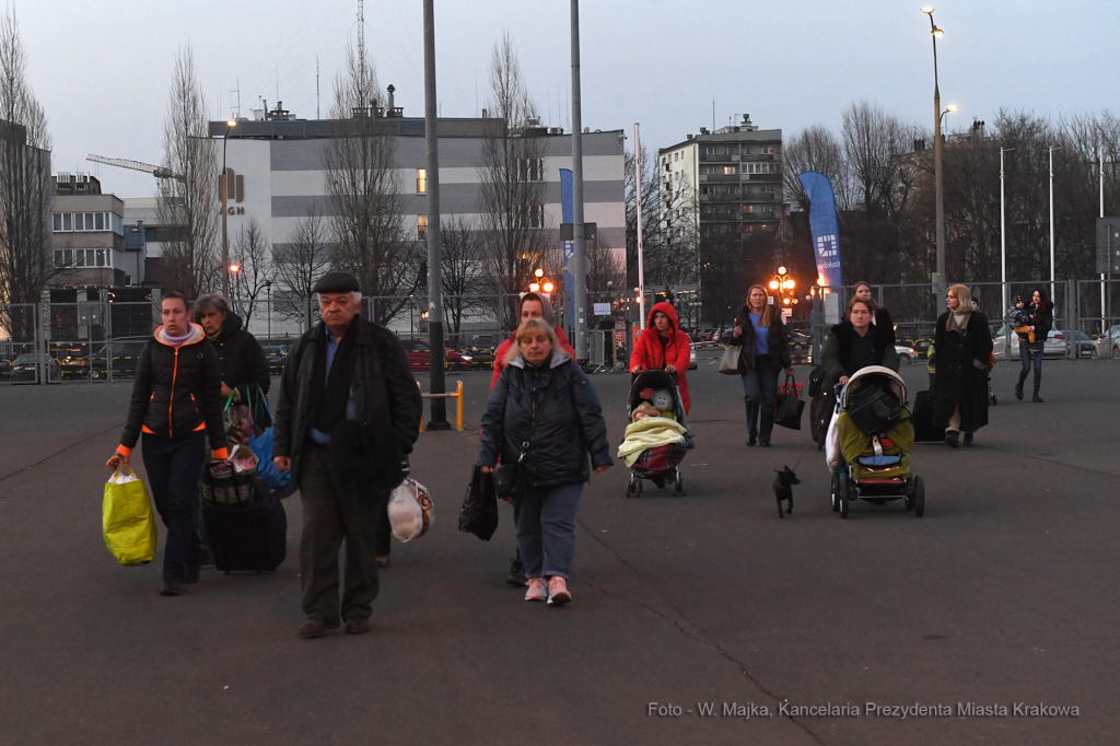 077jpg.jpg-Wyjazd uchodźców z Krakowa do Orleanu  Autor: W. Majka