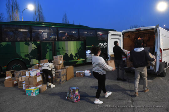 1212jpg.jpg-Wyjazd uchodźców z Krakowa do Orleanu