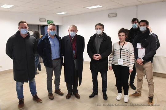 2121jpg.jpg-Wyjazd uchodźców z Krakowa do Orleanu