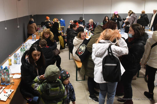 2424jpg.jpg-Wyjazd uchodźców z Krakowa do Orleanu