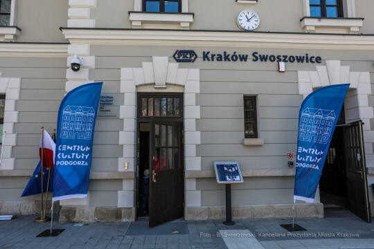bs_220321_2306.jpg-Otwarcie Stacji Kolejowej Kraków Swoszowice, zwiedzanie Klubu Kultury CKP