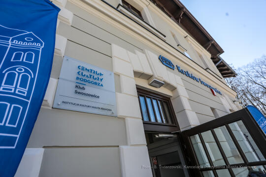 bs_220321_2678.jpg-Otwarcie Stacji Kolejowej Kraków Swoszowice, zwiedzanie Klubu Kultury CKP