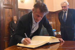 1010jpg.jpg-Spotkanie Prezesem charytatywnej organizacji non-profit CORE response Seanem Pennem