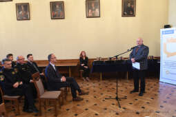 022jpg.jpg-Defibrylatory