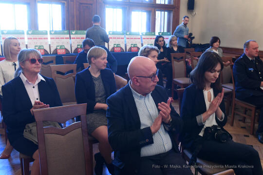 033jpg.jpg-Defibrylatory