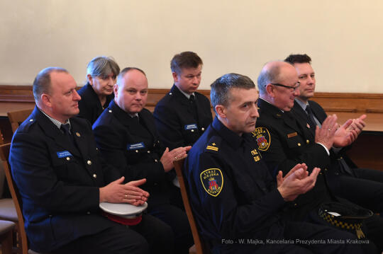 044jpg.jpg-Defibrylatory