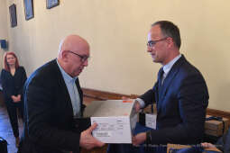 1010jpg.jpg-Defibrylatory