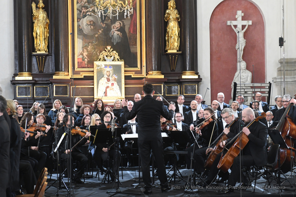 7373jpg.jpg-Przeniesienie prochów śp. prof. Krzysztofa Pendereckiego  Autor: W. Majka