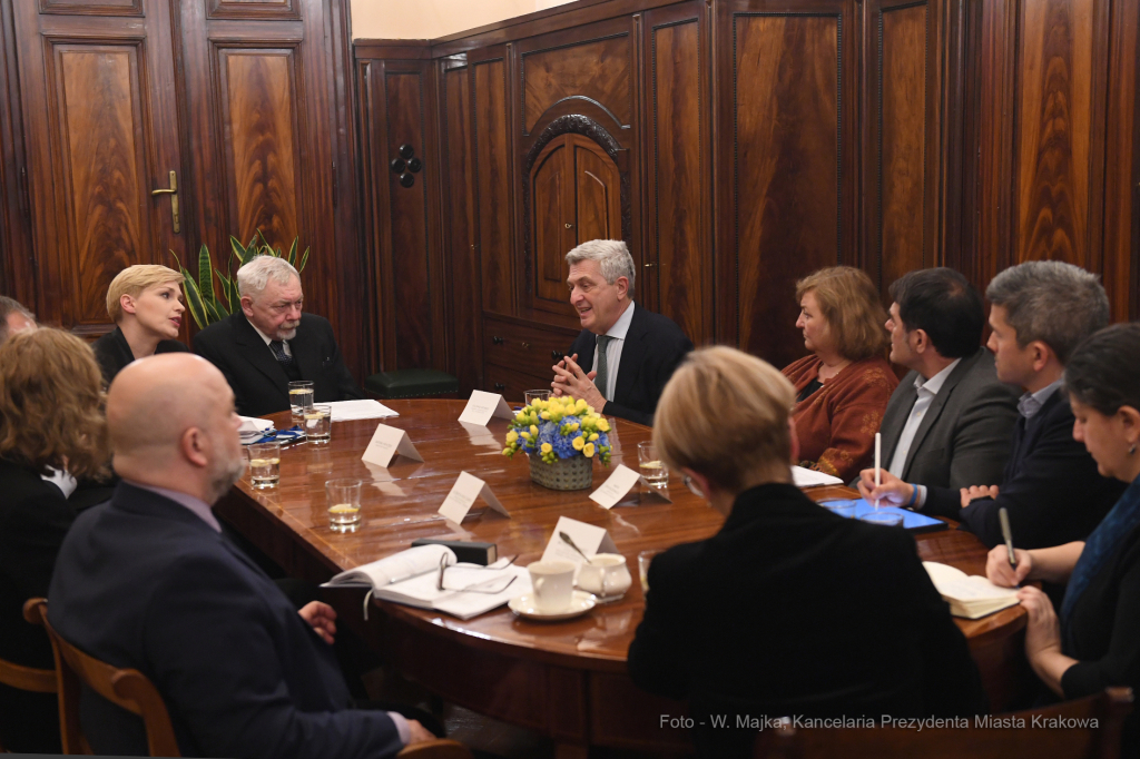 055jpg.jpg-Wysoki Komisarz ds. Uchodźców  Autor: W. Majka