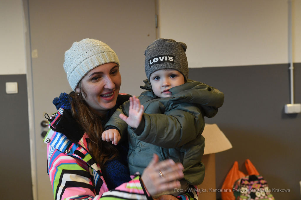 044jpg.jpg-Wyjazd uchodźców ukraińskich z Krakowa do Solury  Autor: W. Majka