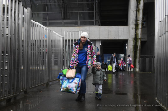 1010jpg.jpg-Wyjazd uchodźców ukraińskich z Krakowa do Solury