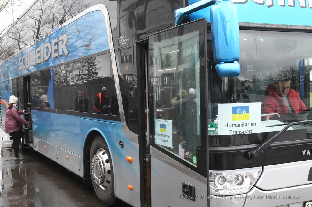 1515jpg.jpg-Wyjazd uchodźców ukraińskich z Krakowa do Solury  Autor: W. Majka