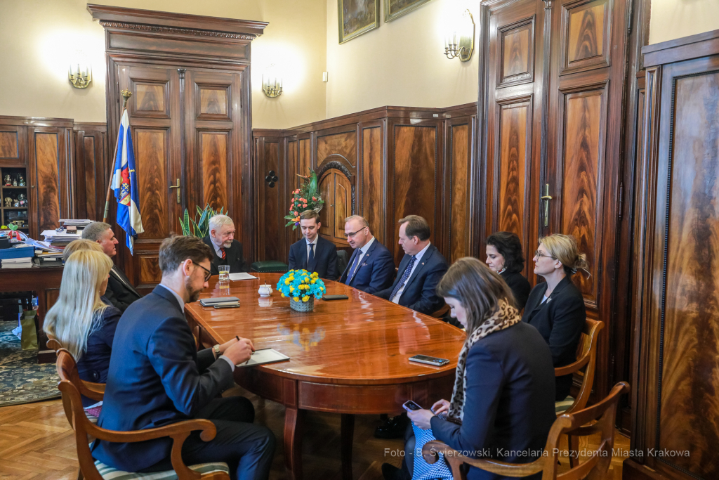 bs_220409_6167.jpg-Minister, Chorwacja, Majchrowski, Wizyta, Gabinet  Autor: B. Świerzowski