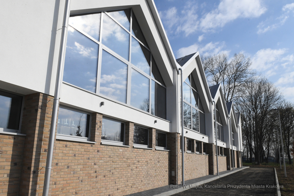 033jpg.jpg-hali sportowej przy Szkole Podstawowej nr 74, ul. Branicka  Autor: W. Majka