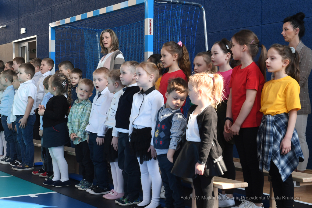 1010jpg.jpg-hali sportowej przy Szkole Podstawowej nr 74, ul. Branicka  Autor: W. Majka