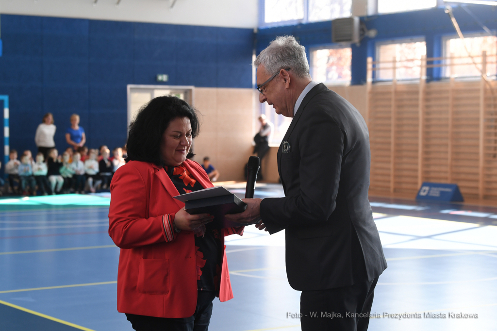 1515jpg.jpg-hali sportowej przy Szkole Podstawowej nr 74, ul. Branicka  Autor: W. Majka