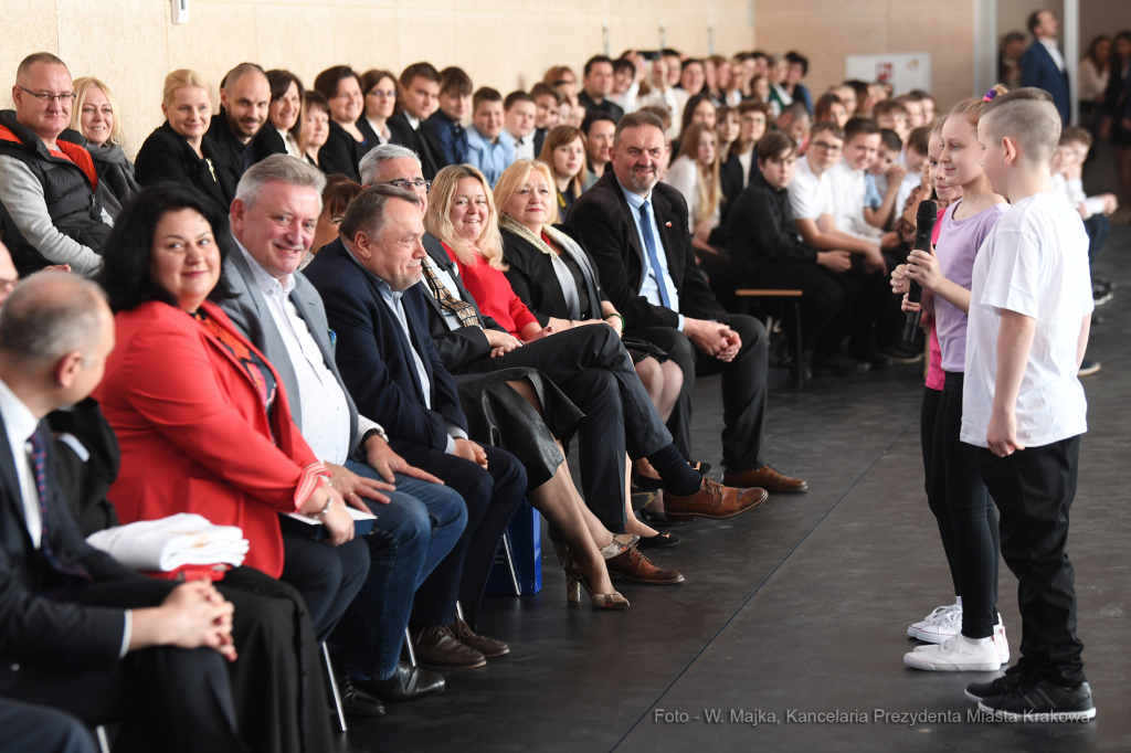 1717jpg.jpg-hali sportowej przy Szkole Podstawowej nr 74, ul. Branicka  Autor: W. Majka