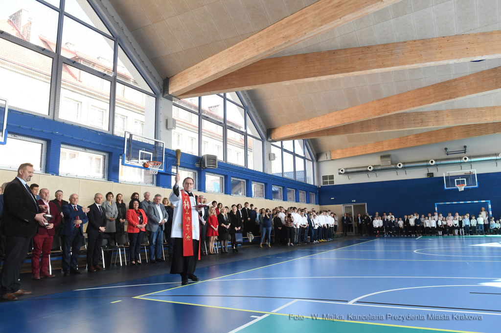 1818jpg.jpg-hali sportowej przy Szkole Podstawowej nr 74, ul. Branicka  Autor: W. Majka