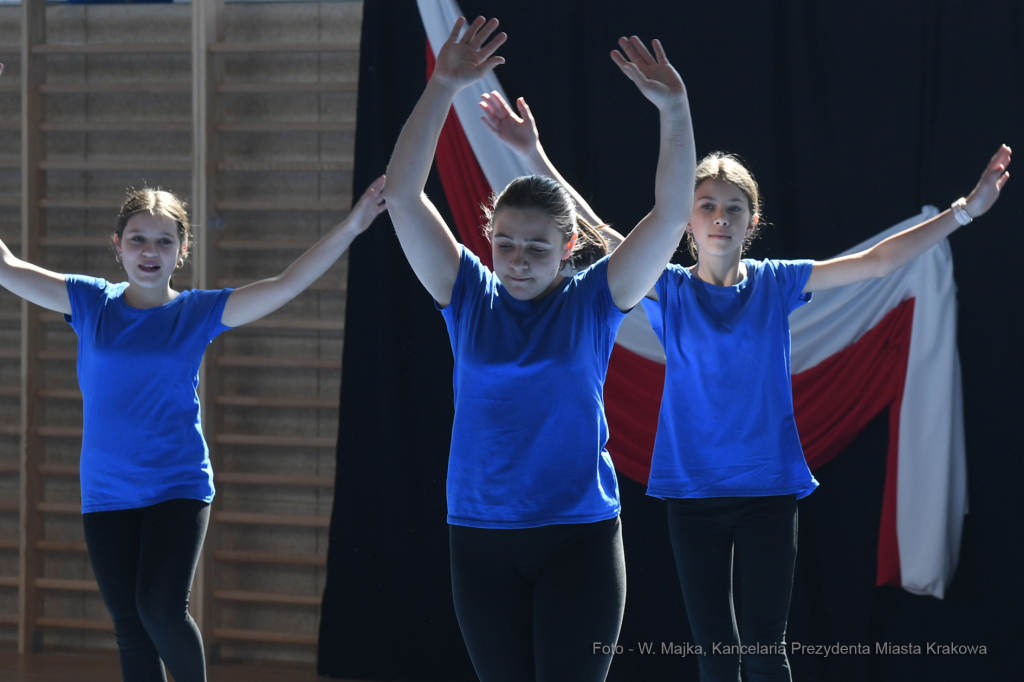 2424jpg.jpg-hali sportowej przy Szkole Podstawowej nr 74, ul. Branicka  Autor: W. Majka