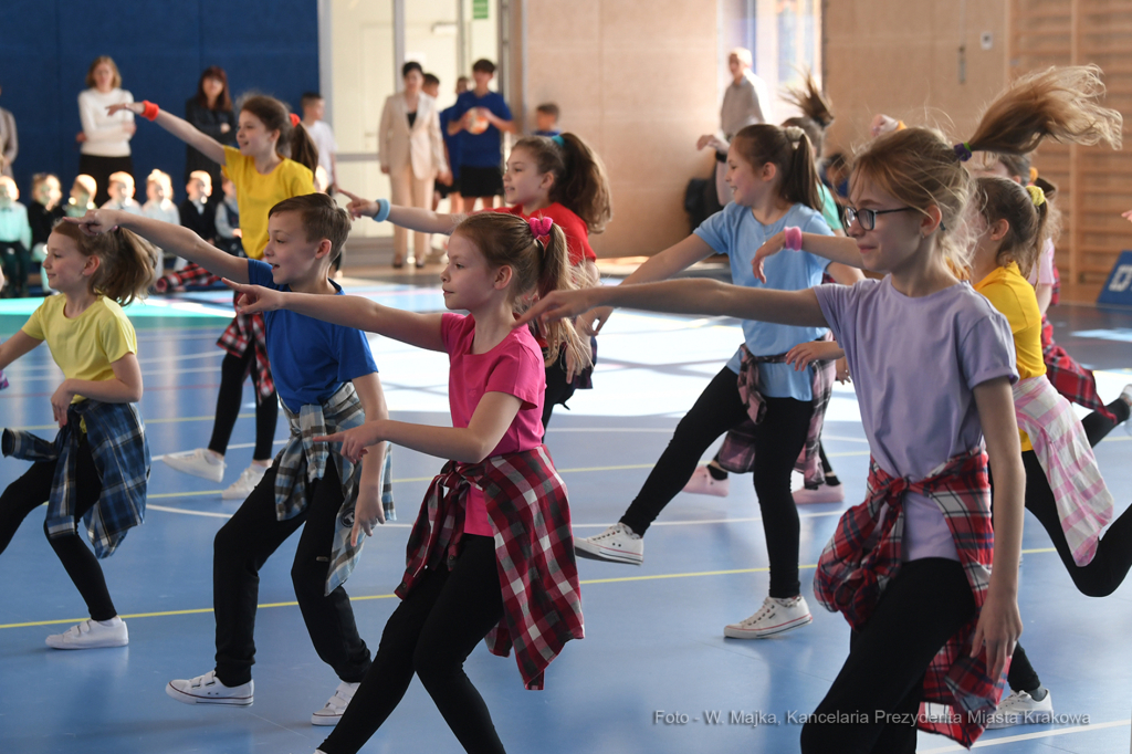 2727jpg.jpg-hali sportowej przy Szkole Podstawowej nr 74, ul. Branicka  Autor: W. Majka