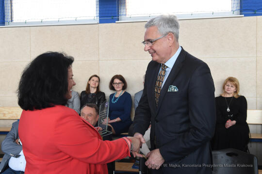 2929jpg.jpg-hali sportowej przy Szkole Podstawowej nr 74, ul. Branicka