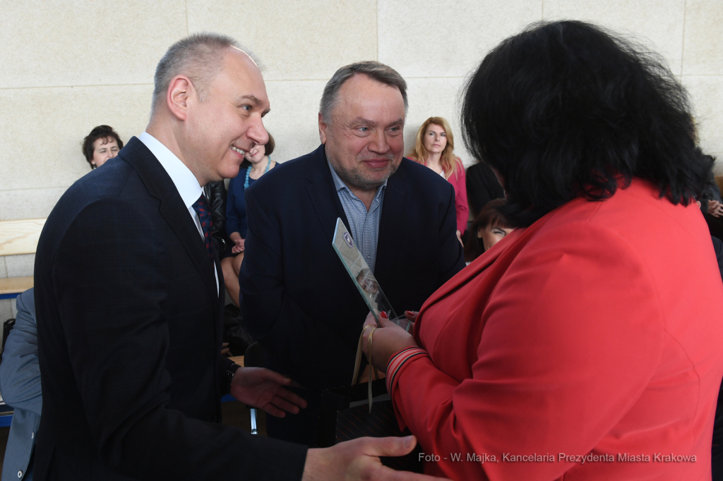 3030jpg.jpg-hali sportowej przy Szkole Podstawowej nr 74, ul. Branicka  Autor: W. Majka