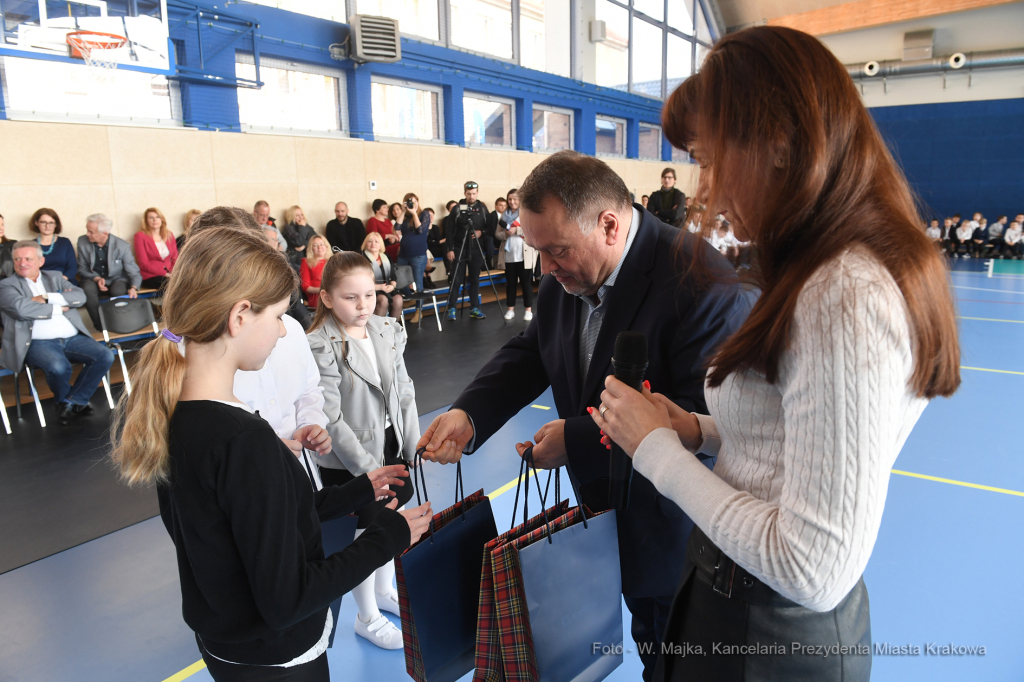 3131jpg.jpg-hali sportowej przy Szkole Podstawowej nr 74, ul. Branicka  Autor: W. Majka