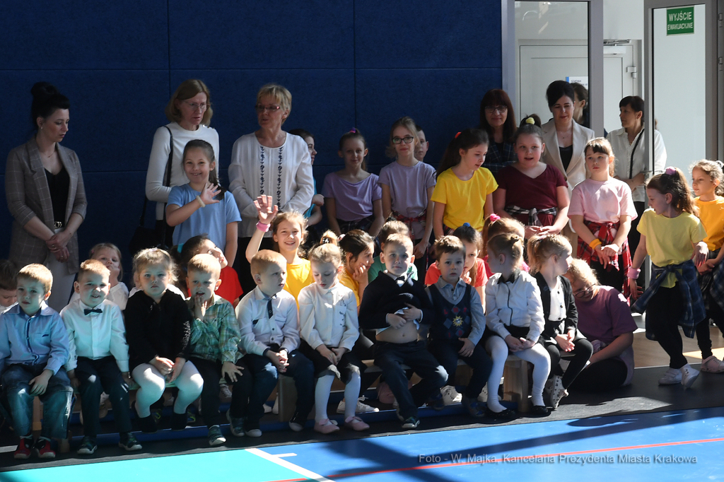 3333jpg.jpg-hali sportowej przy Szkole Podstawowej nr 74, ul. Branicka  Autor: W. Majka