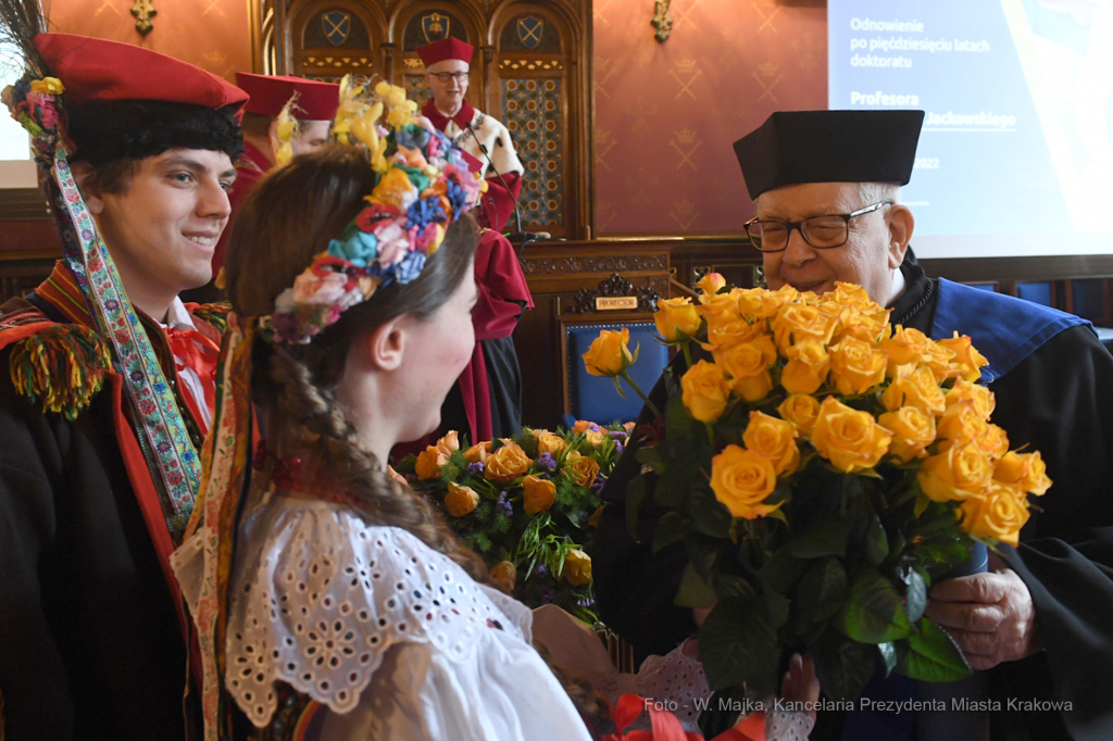 1212jpg.jpg-Odnowienie po pięćdziesięciu latach doktoratu prof. Antoniego Jackowskiego  Autor: W. Majka