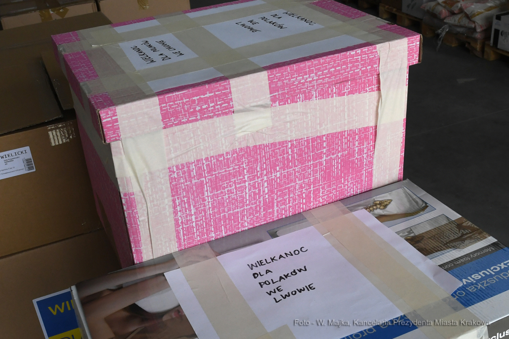 011jpg.jpg-Wielkanocna pomoc mieszkańców Krakowa dla Polaków we Lwowie  Autor: W. Majka