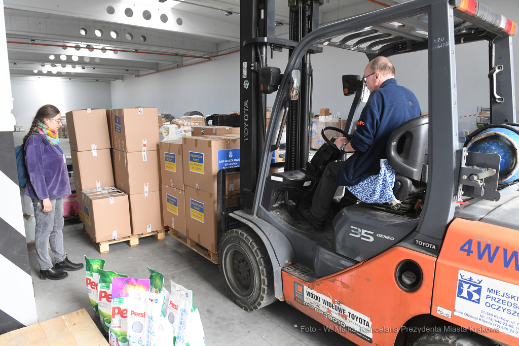 1717jpg.jpg-Wielkanocna pomoc mieszkańców Krakowa dla Polaków we Lwowie  Autor: W. Majka