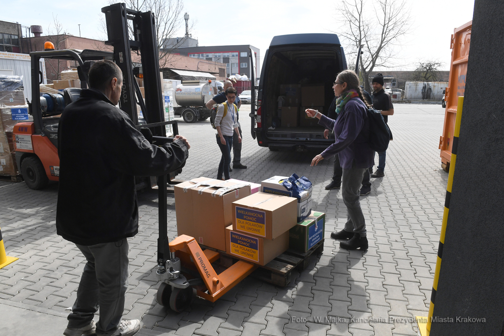 1818jpg.jpg-Wielkanocna pomoc mieszkańców Krakowa dla Polaków we Lwowie  Autor: W. Majka