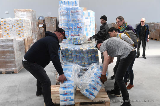 2222jpg.jpg-Wielkanocna pomoc mieszkańców Krakowa dla Polaków we Lwowie