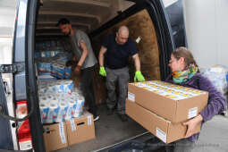 2424jpg.jpg-Wielkanocna pomoc mieszkańców Krakowa dla Polaków we Lwowie