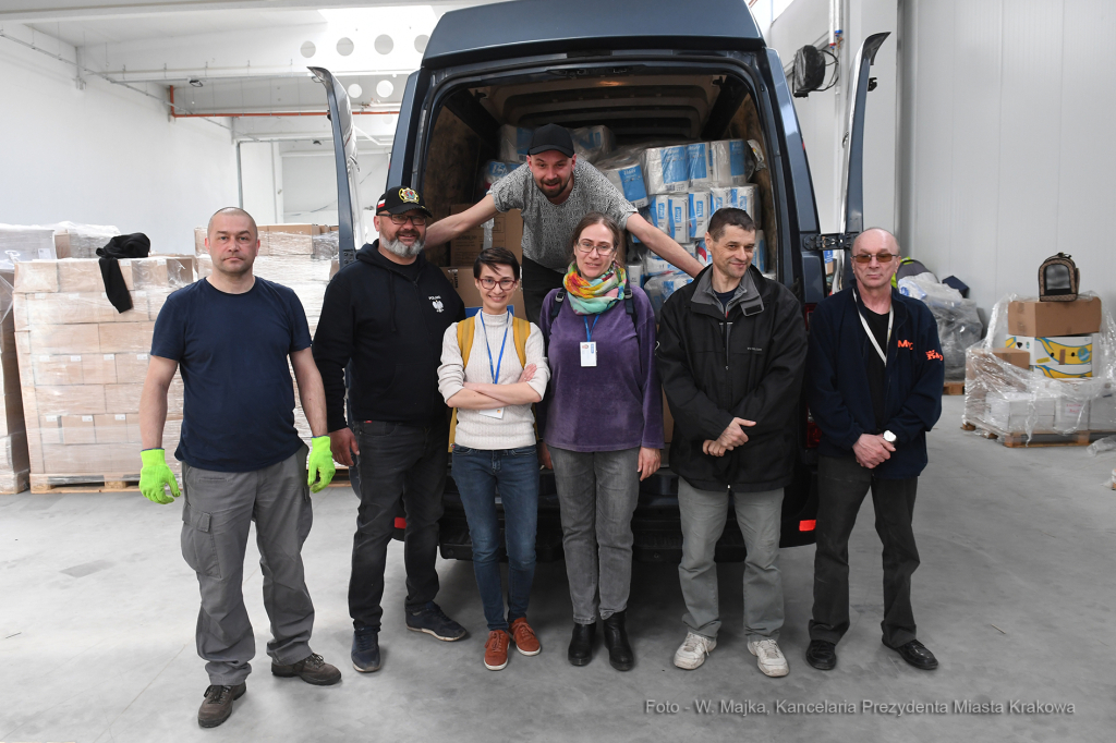 2727jpg.jpg-Wielkanocna pomoc mieszkańców Krakowa dla Polaków we Lwowie  Autor: W. Majka