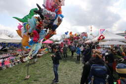 zdjęcie 19.04.2022, 13 30 42.jpg-Tradycyjne Święto Rękawki na kopcu Krakusa