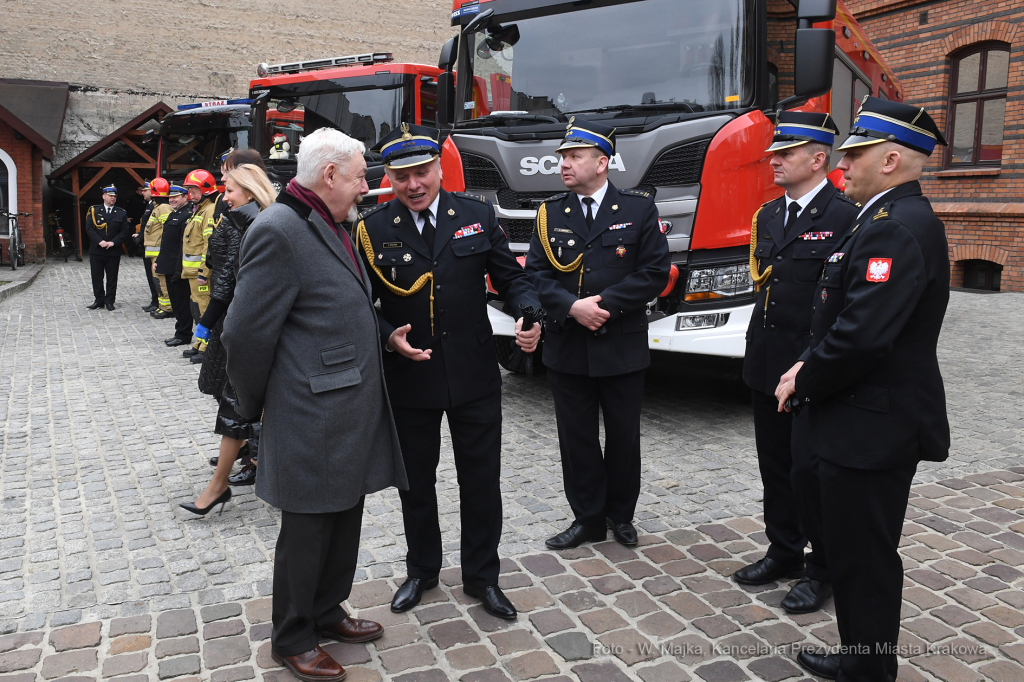 088jpg.jpg-Wręczenie promes oraz decyzji o przyznaniu świadczeń ratowniczych,  Autor: W. Majka