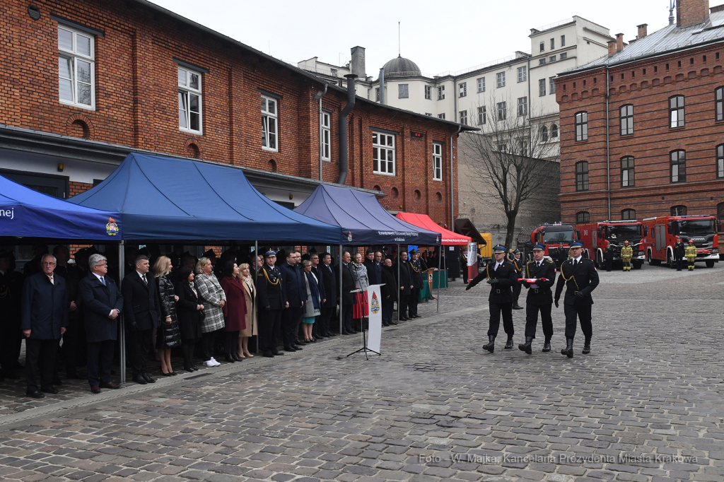 1111jpg.jpg-Wręczenie promes oraz decyzji o przyznaniu świadczeń ratowniczych,  Autor: W. Majka