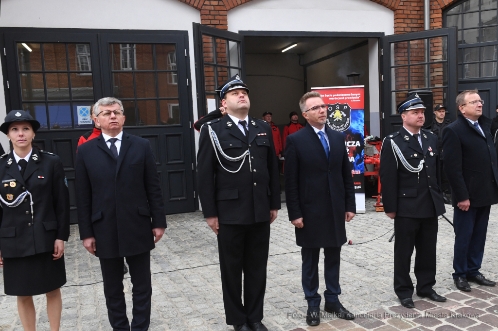 1313jpg.jpg-Wręczenie promes oraz decyzji o przyznaniu świadczeń ratowniczych,  Autor: W. Majka