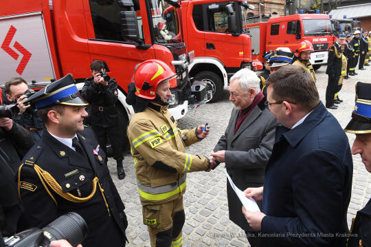 1616jpg.jpg-Wręczenie promes oraz decyzji o przyznaniu świadczeń ratowniczych,