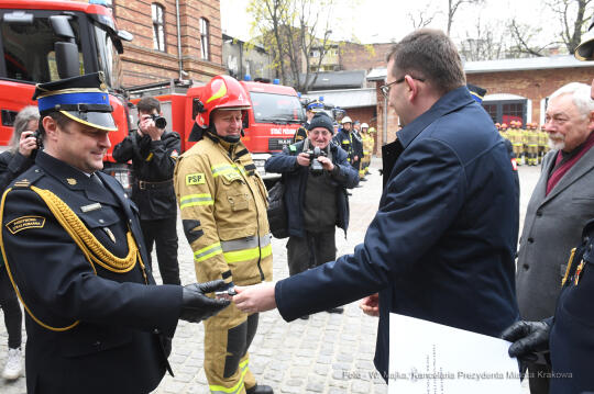 1717jpg.jpg-Wręczenie promes oraz decyzji o przyznaniu świadczeń ratowniczych,