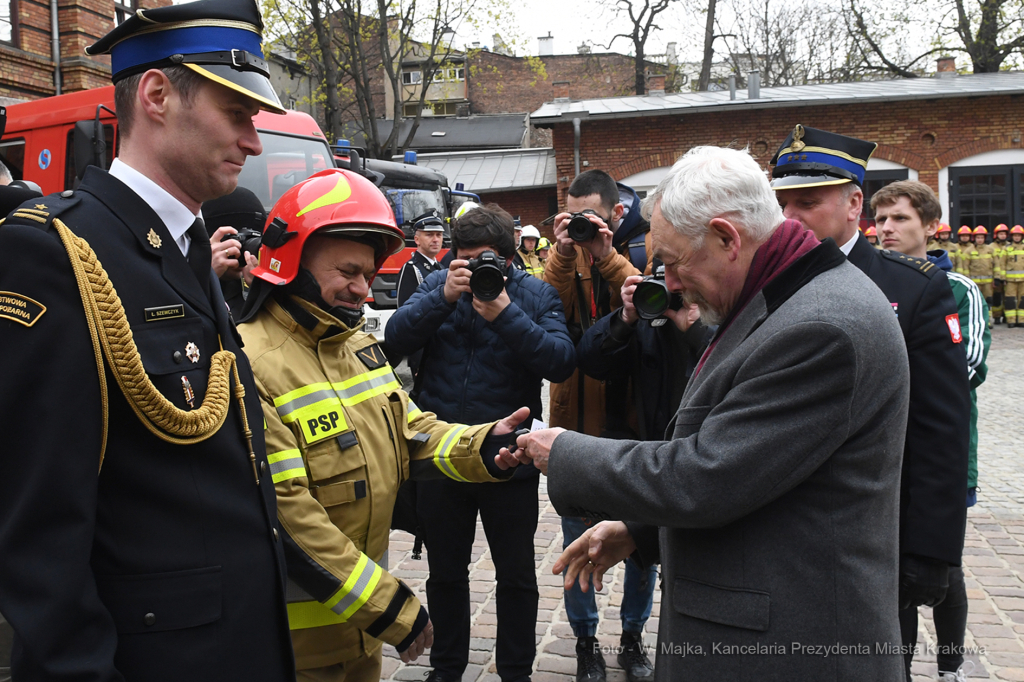 1818jpg.jpg-Wręczenie promes oraz decyzji o przyznaniu świadczeń ratowniczych,  Autor: W. Majka