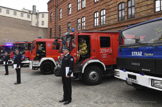 2424jpg.jpg-Wręczenie promes oraz decyzji o przyznaniu świadczeń ratowniczych,