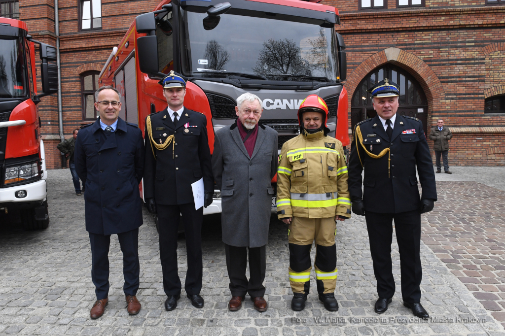3030jpg.jpg-Wręczenie promes oraz decyzji o przyznaniu świadczeń ratowniczych,  Autor: W. Majka