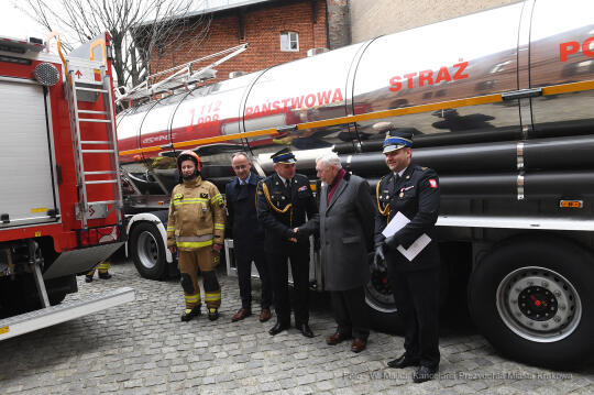 3333jpg.jpg-Wręczenie promes oraz decyzji o przyznaniu świadczeń ratowniczych,