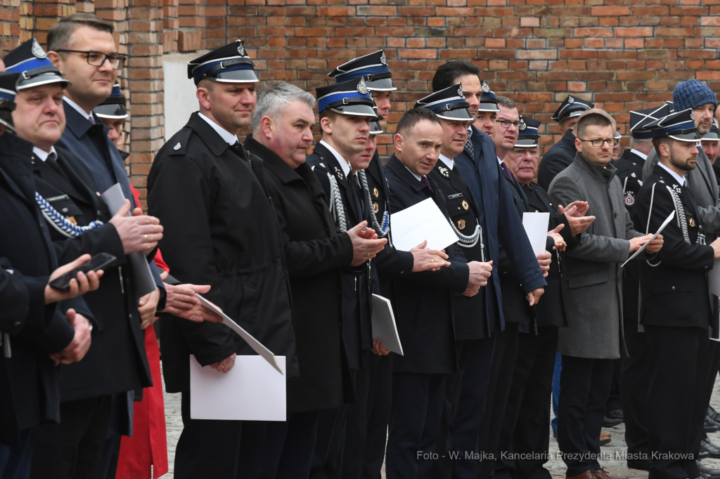 3636jpg.jpg-Wręczenie promes oraz decyzji o przyznaniu świadczeń ratowniczych,  Autor: W. Majka