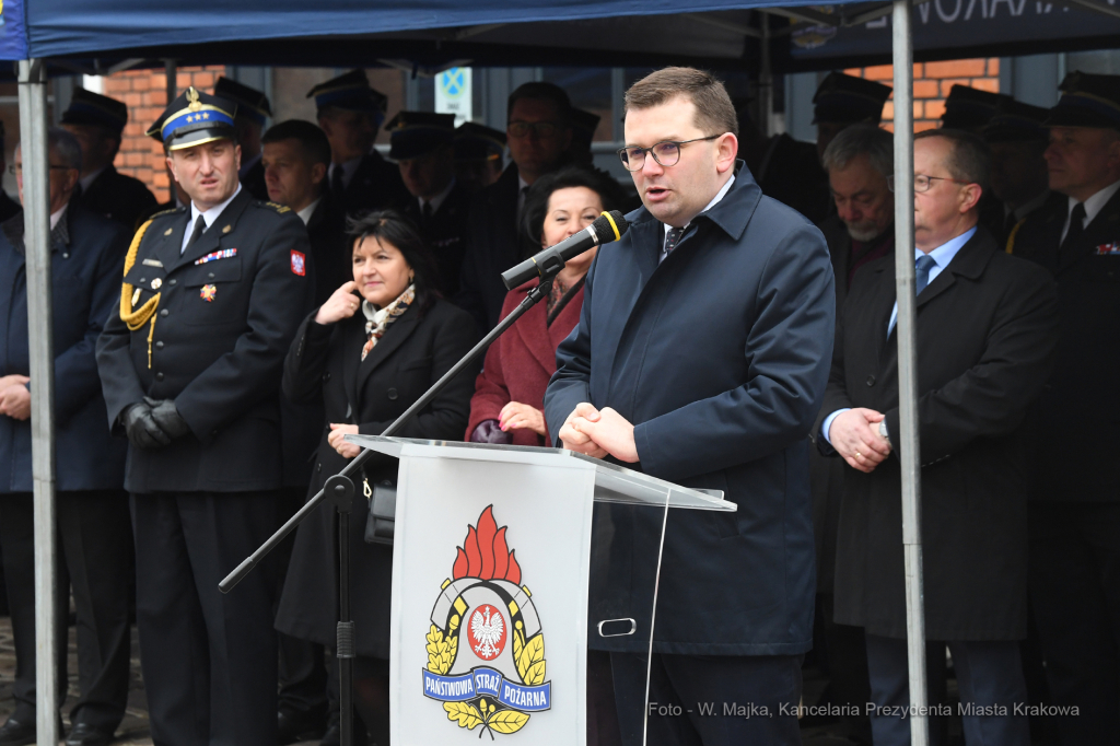 3737jpg.jpg-Wręczenie promes oraz decyzji o przyznaniu świadczeń ratowniczych,  Autor: W. Majka